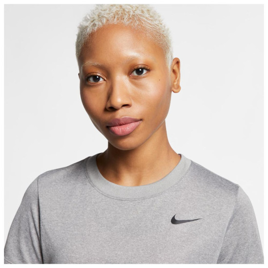 Nike Γυναικεία κοντομάνικη μπλούζα Dri-Fit Legend Nike Γυναικεία κοντομάνικη μπλούζα Dri-Fit Legend